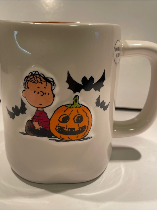 Rae Dunn Other - Rae Dunn Peanuts Linus Halloween Mug SPOOKY Pumpkin Bats Orange Interior